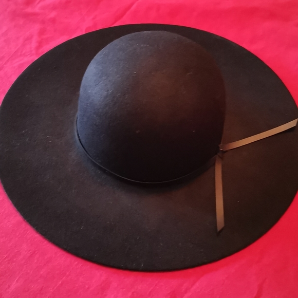 Black felt floppy hat - Picture 2 of 3